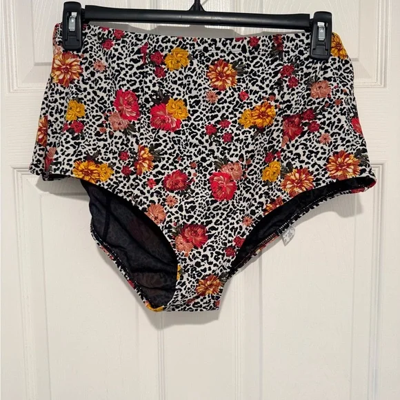 Torrid Floral Bikini (2-piece set) -- size 2X - Picture 5 of 7